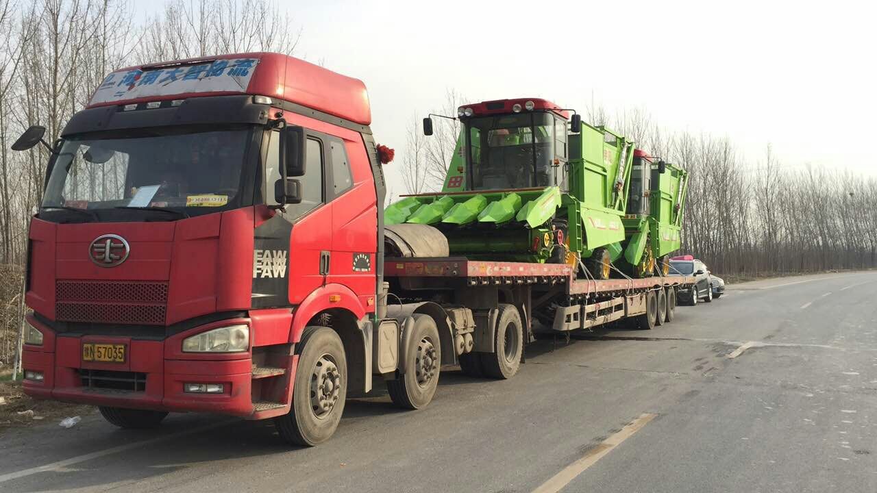 三江市的客戶(hu)訂購的穗莖兼收玉米收穫機