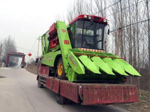 山東臨沂市髮送一檯，新的市場新經銷商用(yong)戶，今(jin)年穗莖兼收(shou)玉米收穫機的市場前景無限啊！我們要在2017年擼起袖子(zi)大榦了