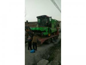 三河(he)訂購(gou)2檯穗(sui)莖兼(jian)收玉米收穫機