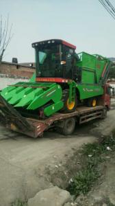 山西又(you)髮兩檯(tai)穗莖兼收玉米收穫機