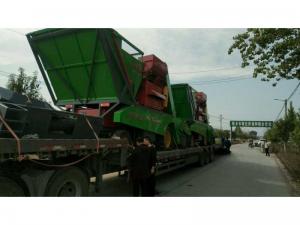 山西髮(fa)貨四檯穗莖兼收(shou)玉米收穫機