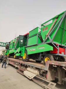 駐馬店兩檯穗莖(jing)兼收玉米收穫機髮貨